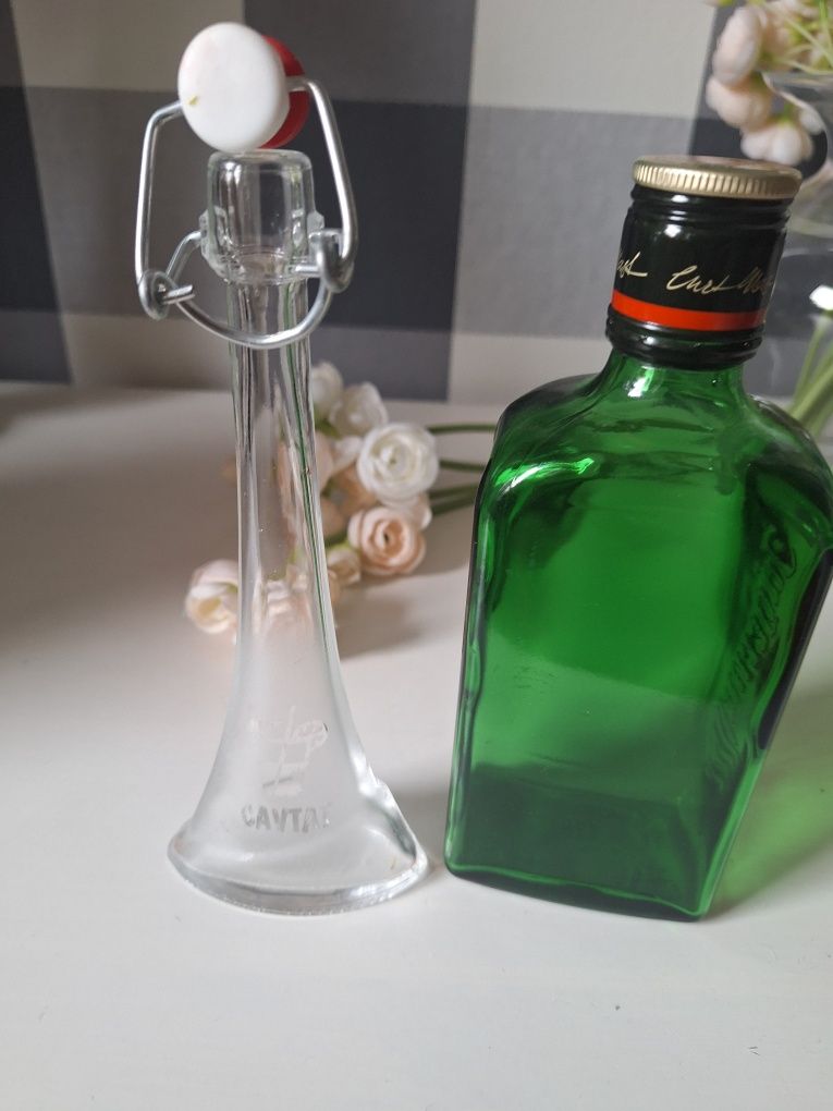 Dwie ładne butelki szklane 40 ml i 330 ml