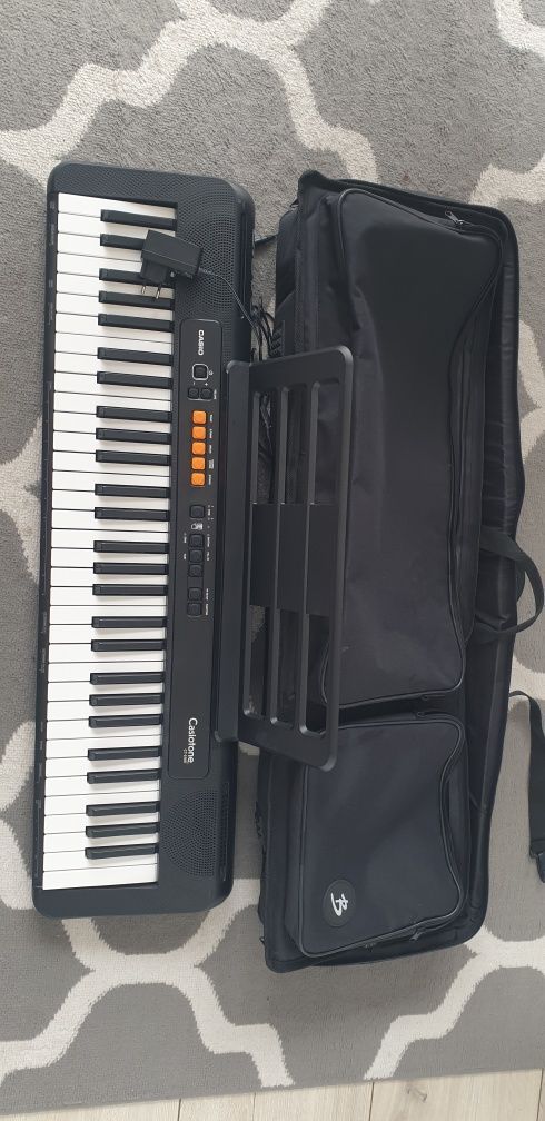 Keyboard, pianino, organy Casio.