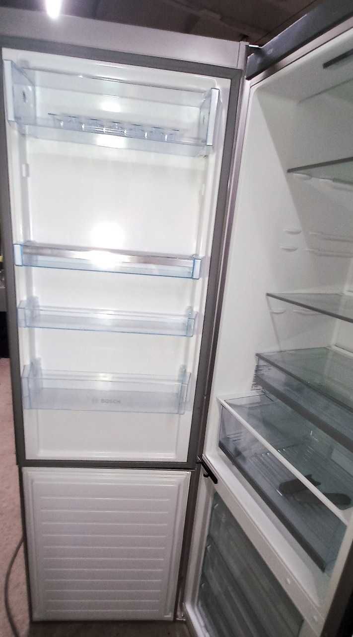 Bosch A +++ об'єм 355л / 201 см Холодильник No Frost  сріблястий