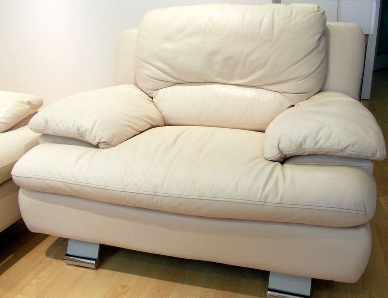 Komplet wypoczynkowy: sofa 3-os, fotel, pufa -  skóra naturalna