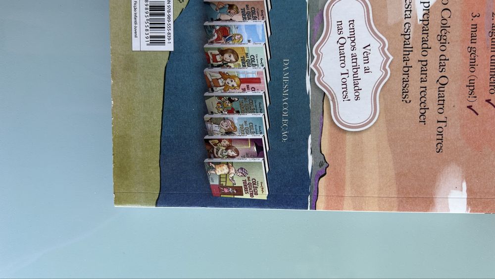O Colégio Das Quatro Torres Livro