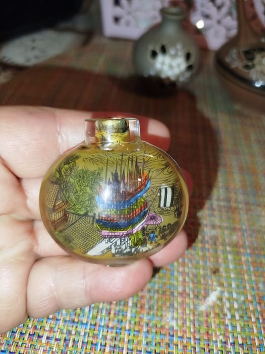 Продам китайскую стеклянные  табакерки
