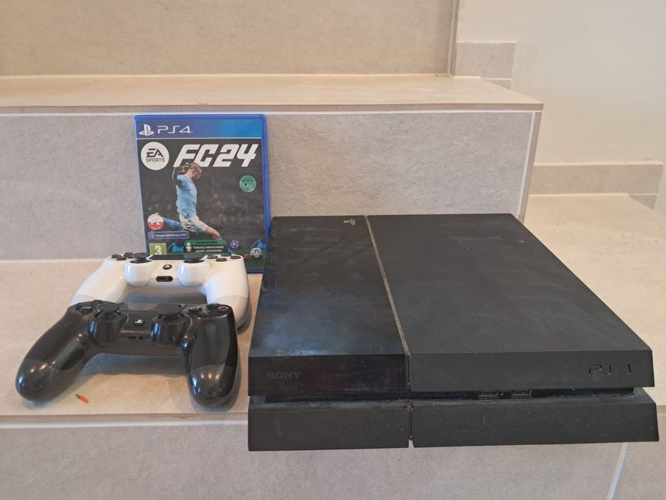 Konsola PlayStation 4 , gra, 2 pady