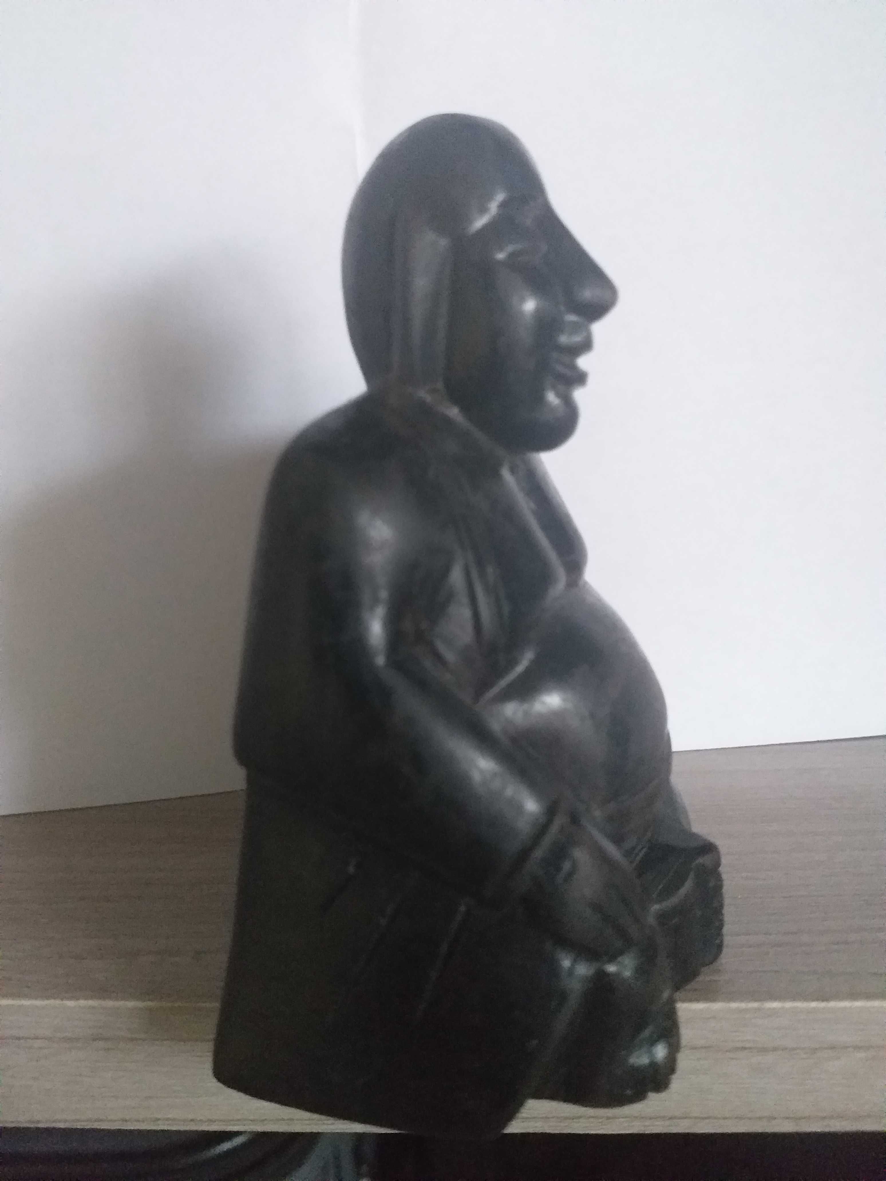 Figurki z hebanu i masy lakowej