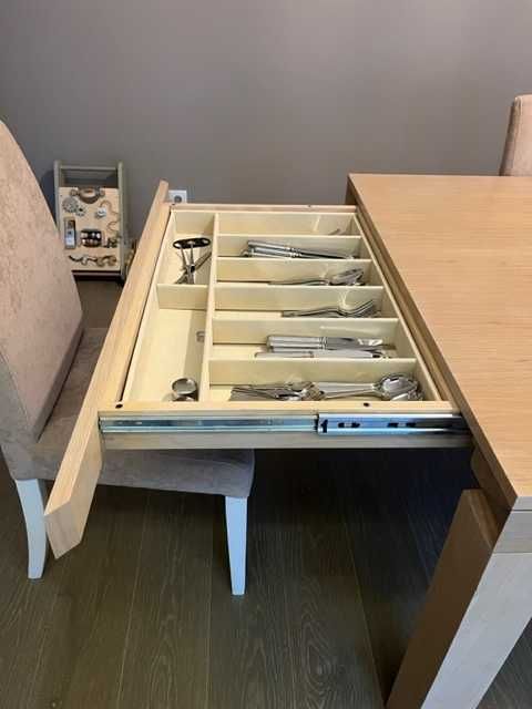 Mesa de jantar extensível em pinho + cadeiras