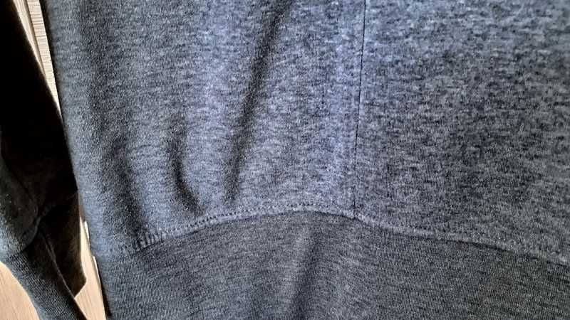 Bluza M,ale pasuje tez na L i XL.