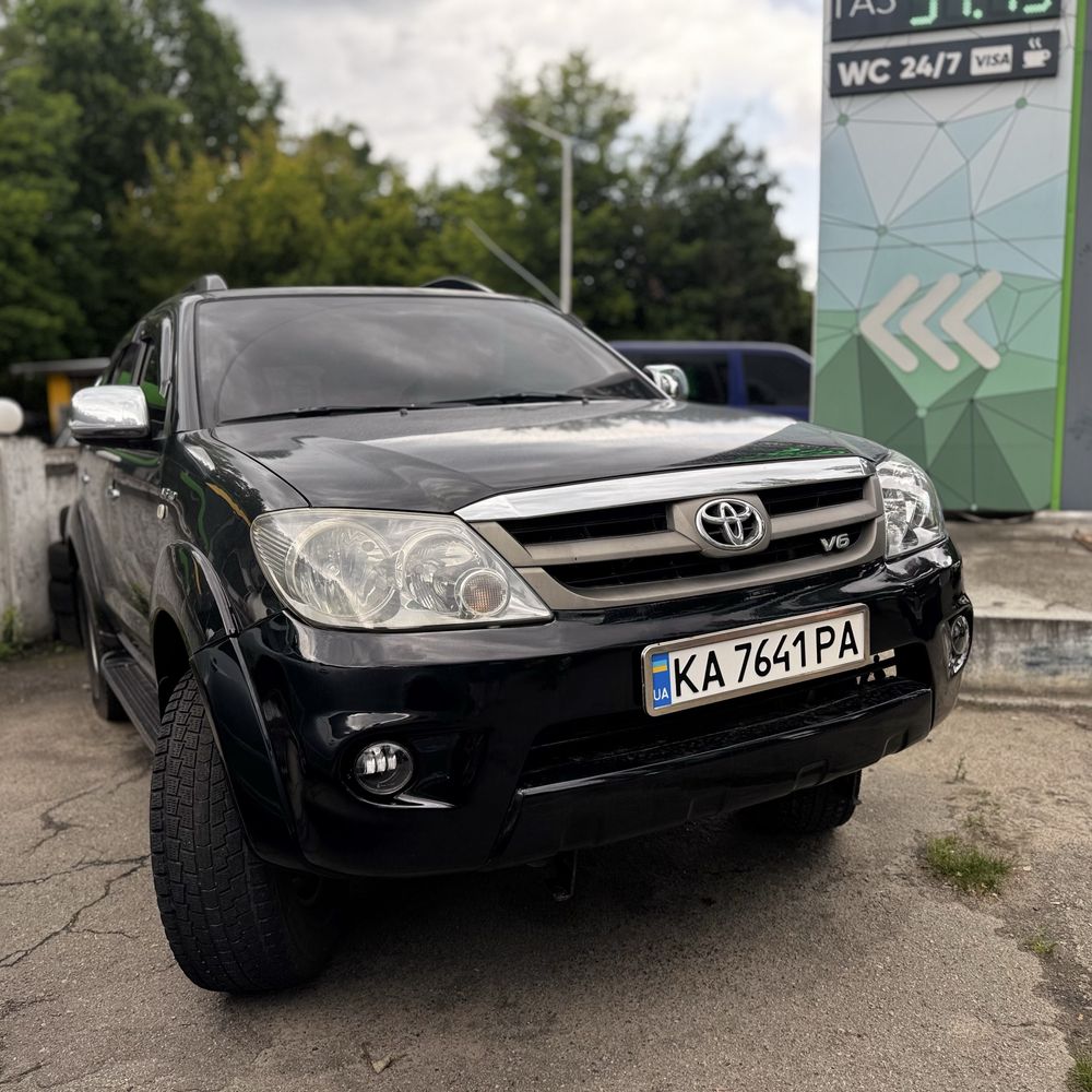 Toyota Fortuner 4.0 Gas Benzin 4x4 avtomat
