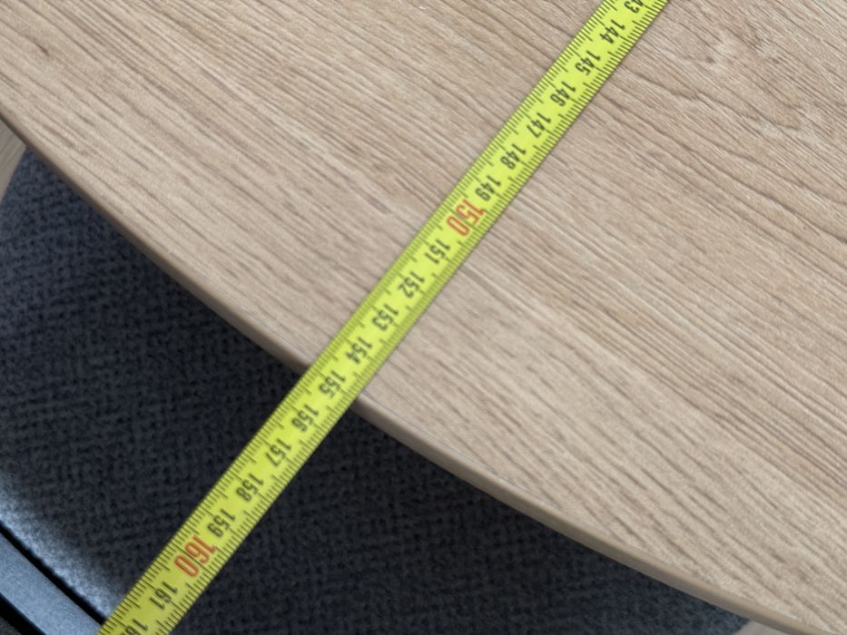 Stół z krzesłami. 145x110