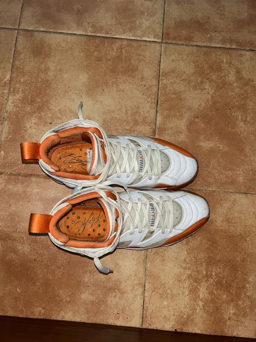 Jordan Two Trey Laranja n42,5