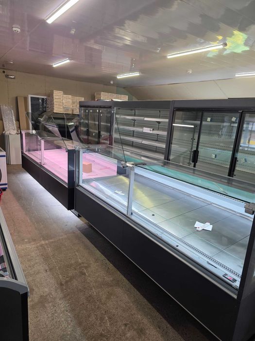 Вітрини UBC  вітрина холодильна Підйомне фронтальне скло викладка 95см