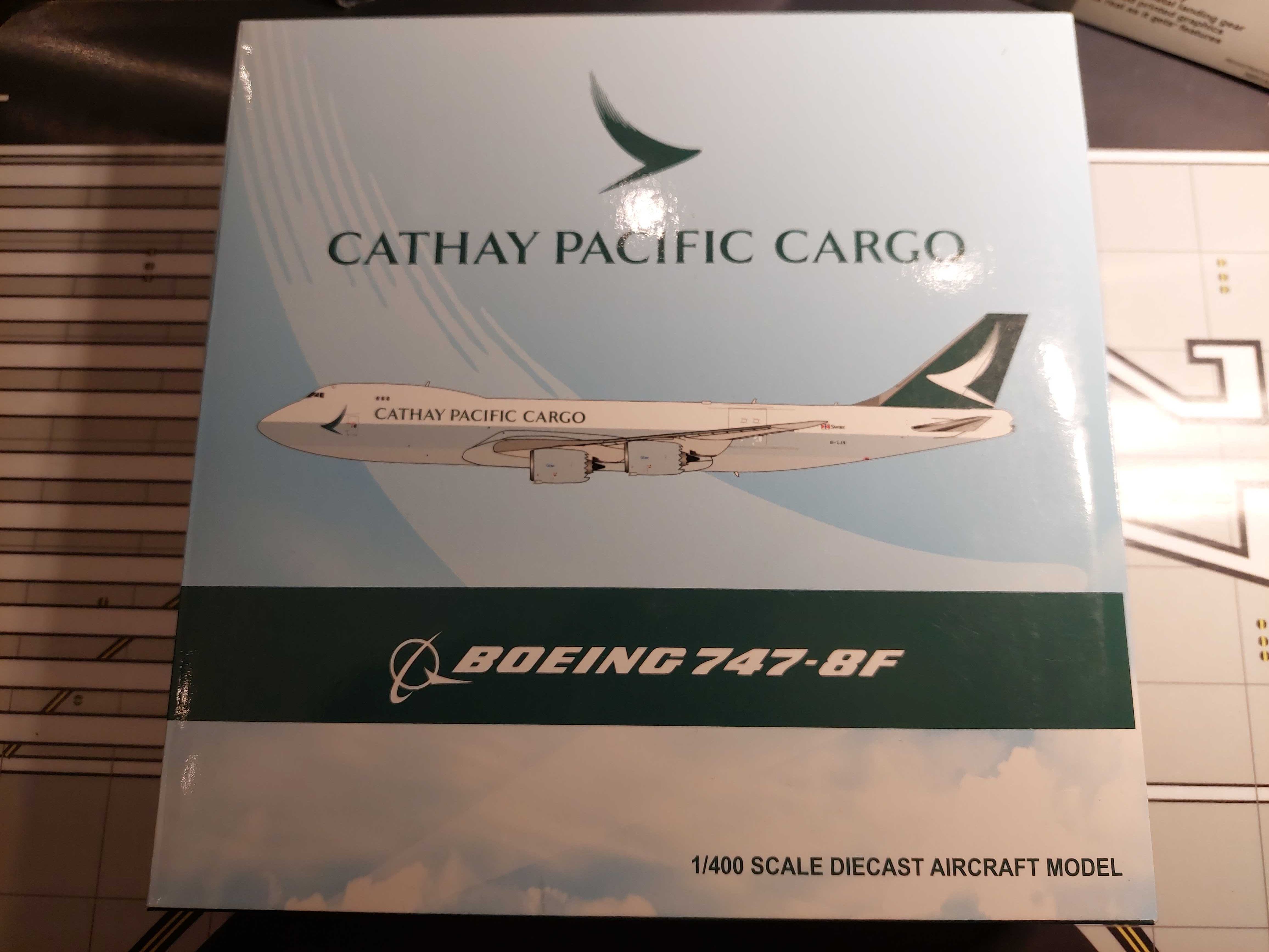 Model samolotu B 747-8F Cathay Pacific Cargo 1:400