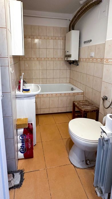 Mieszkanie w bloku: 3 pokoje, balkon, w pełni wyposażona kuchnia, 3p.