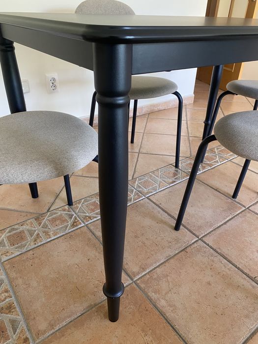 Mesa de jantar preta IKEA – NOVA, nunca usada!