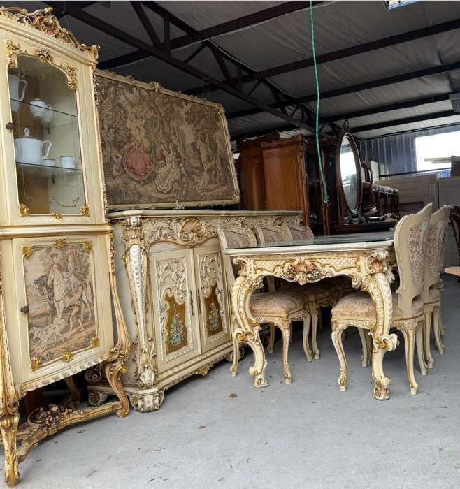 Meble rzeźbione włoskie silik-komoda witryna stół krzesła