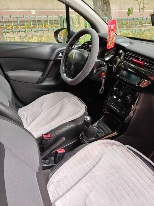 Продається Citroën C3, 2011 рік, чорний колір, надійний та економний.