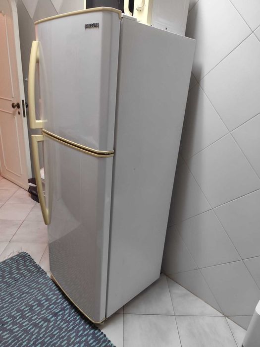 ***GRATUITO*** Frigorífico SAMSUNG Modelo RT2BSCSW