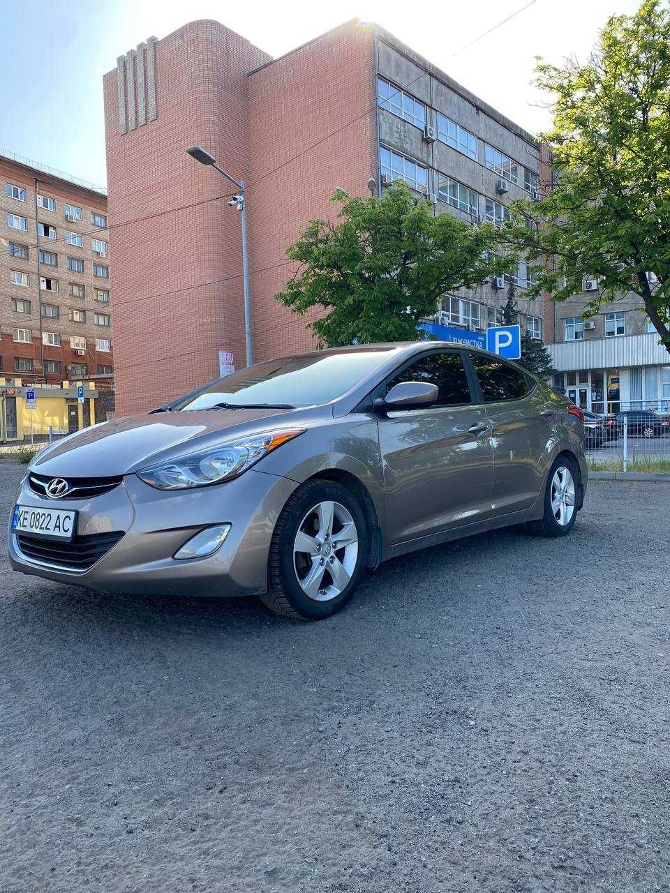 Hyundai Elantra 2012. 1.8 газ/бензин. Автомат.