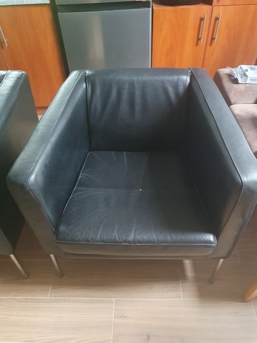 Sprzedam dwa  czarne, skórzane fotele