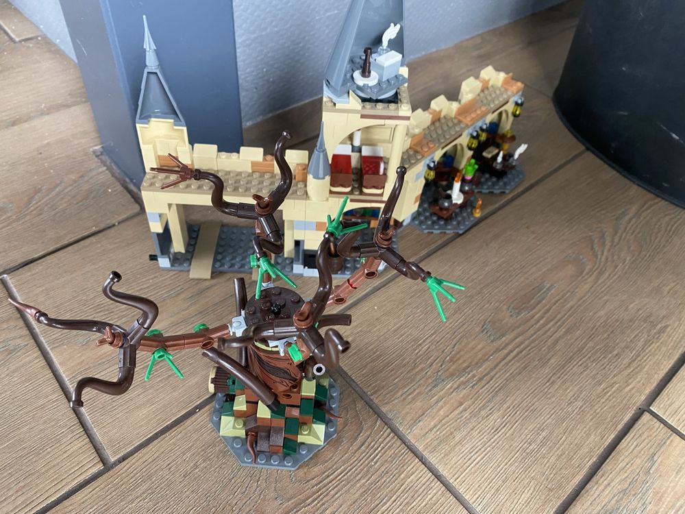 Zamek Hogwart Lego  75953 i drzewo Justice Magician