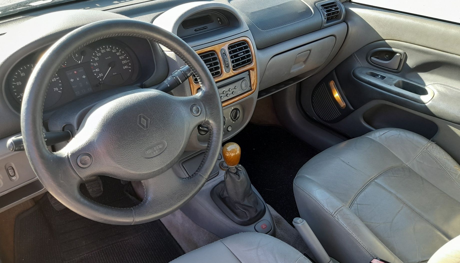 Renault Clio 1.6 16v 110cv initiale paris