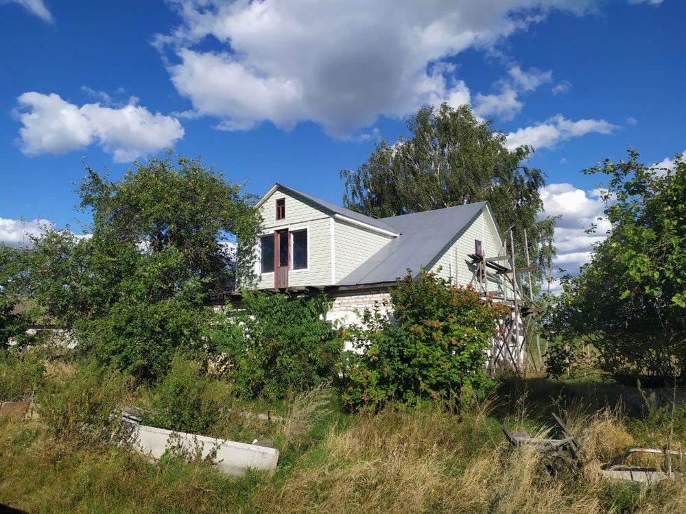 Продам  дом з великим участоком