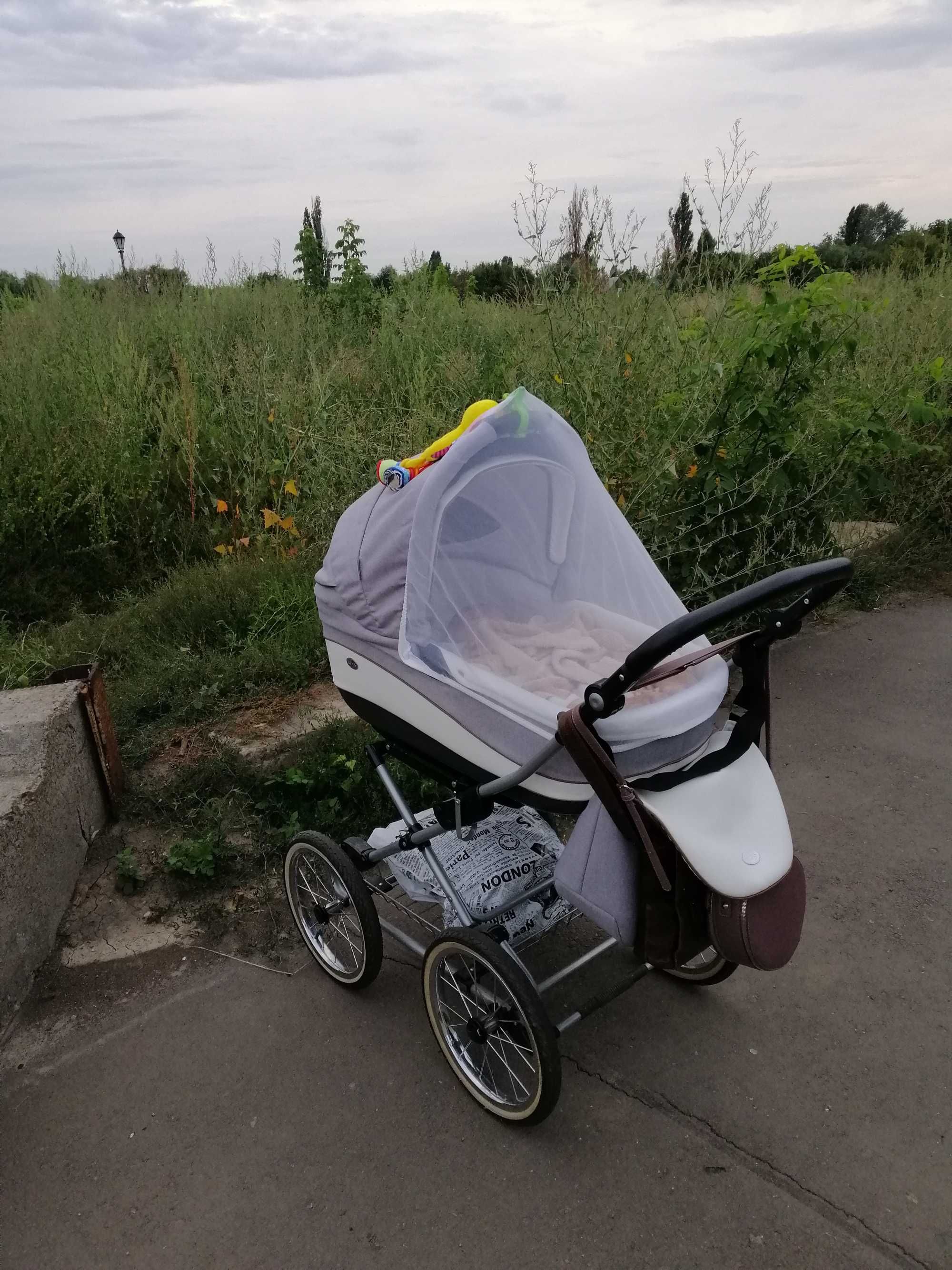 Классическая коляска Roan Emma