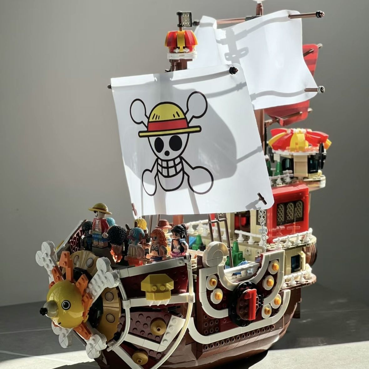 Presente barco one peace 1484 peças +9 figuras