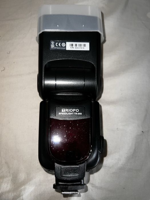 Flash DSLR Triopo SpeedLight TR-950
