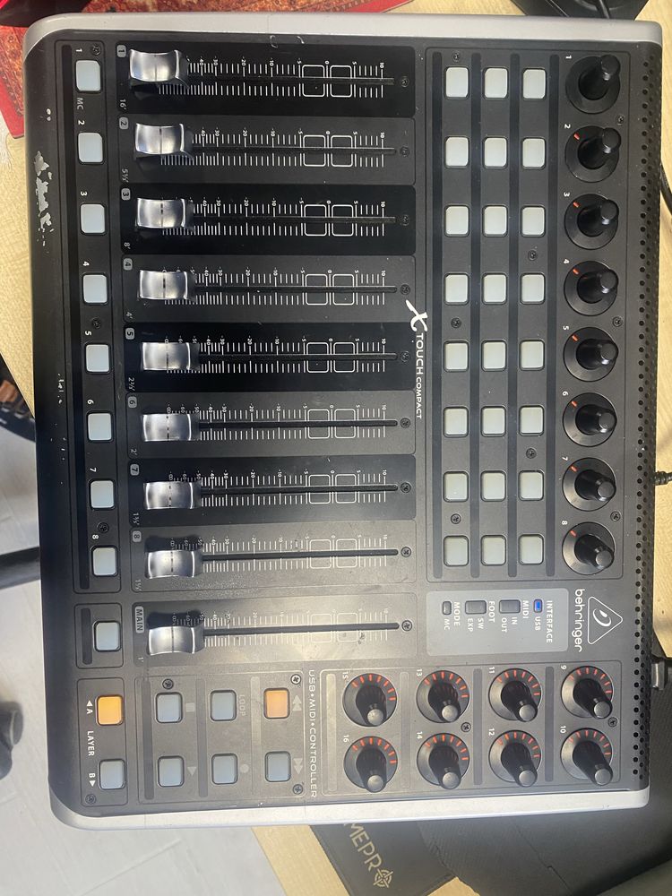 Behringer X touch compact