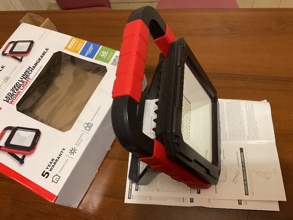 Прожектор акамуляторный led 3000 lumen