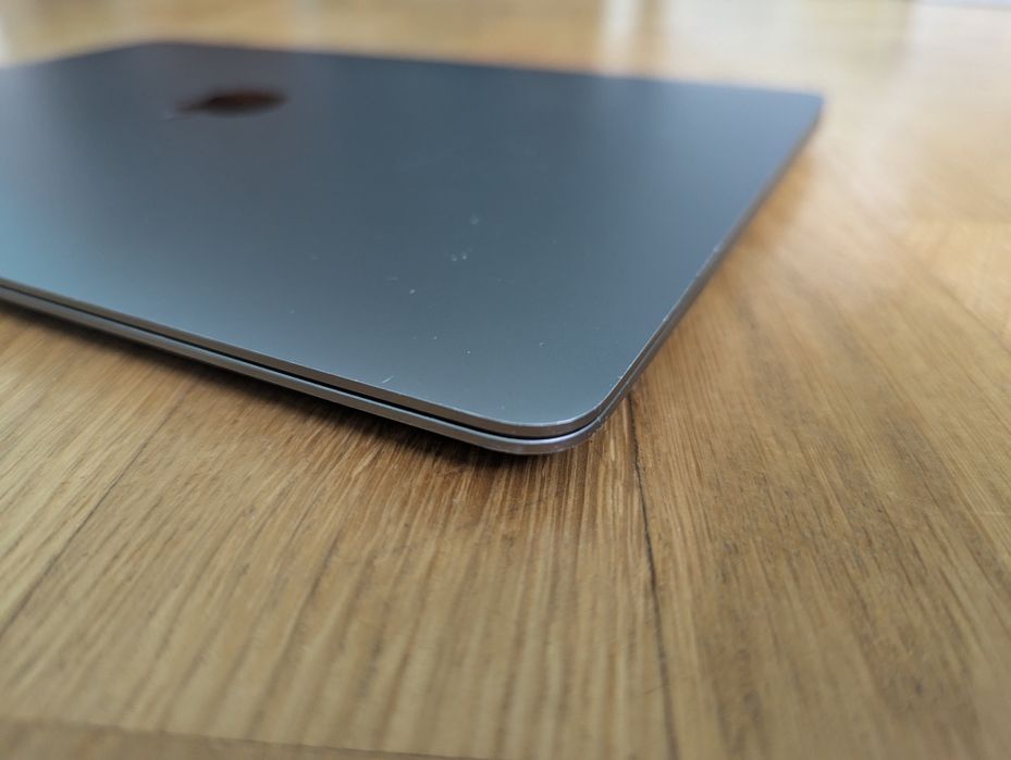 MacBook Air 2020, i3, 8/128 ГБ.