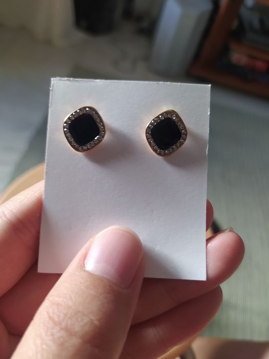 Brincos quadrados pequenos pretos com brilhantes NOVOS