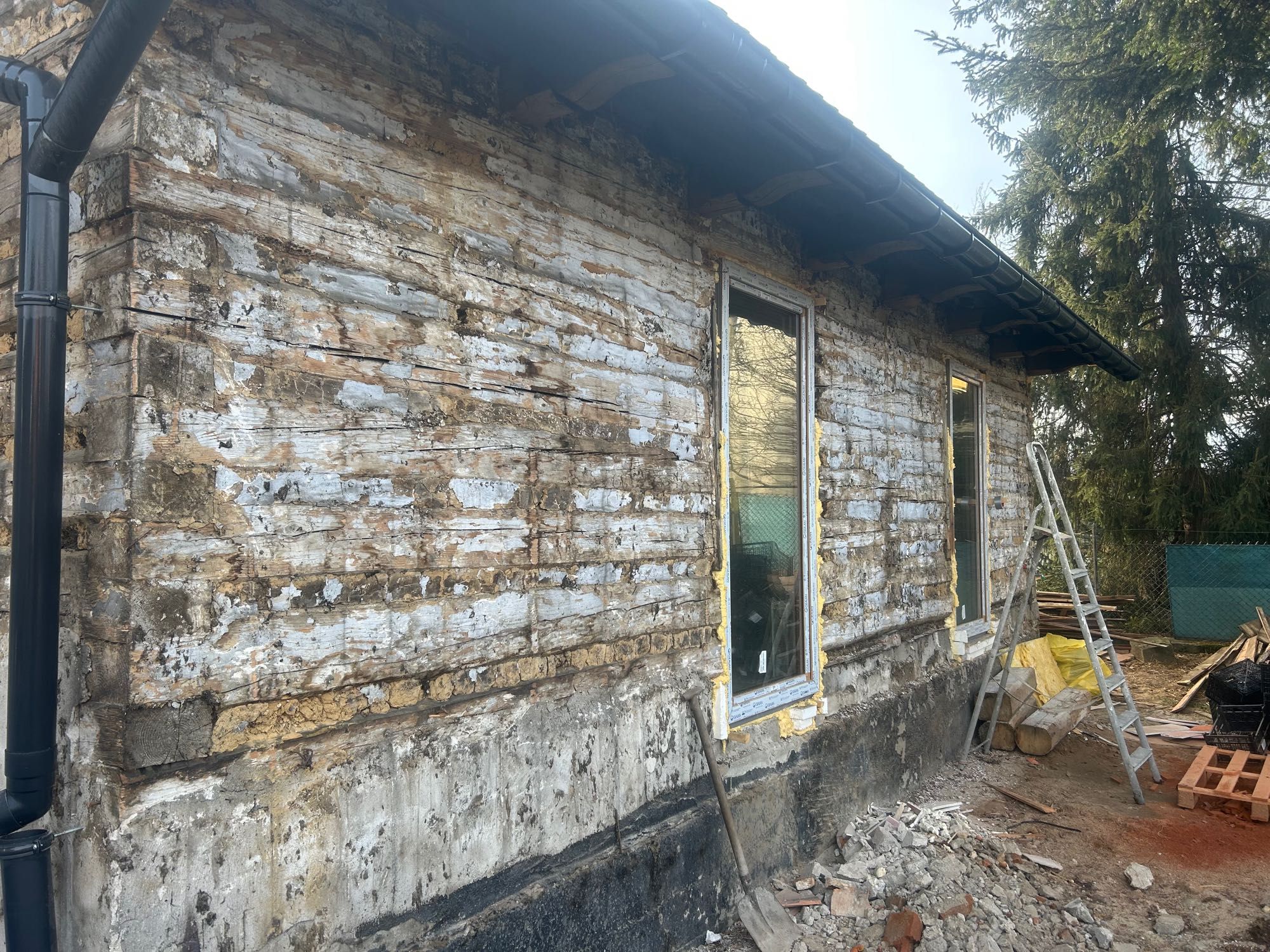 Projekt- renowacja starego domu z bali. Zapraszamy do współpracy.