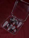 Press - on nails