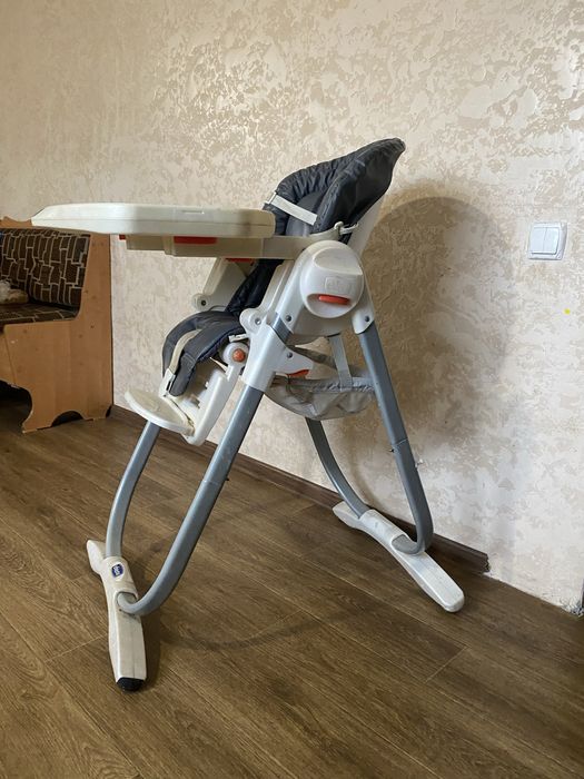 Стілець для годування малюків