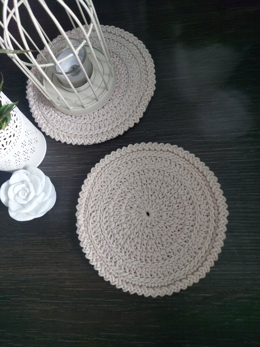 Podkładka pod talerz, mata na stół, handmade, ze sznurka bawełnianego.