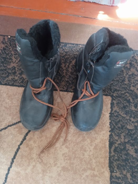 Ботинки , сапоги рабочие,куски мет.листа и швеллер,покупаю тех.серебро