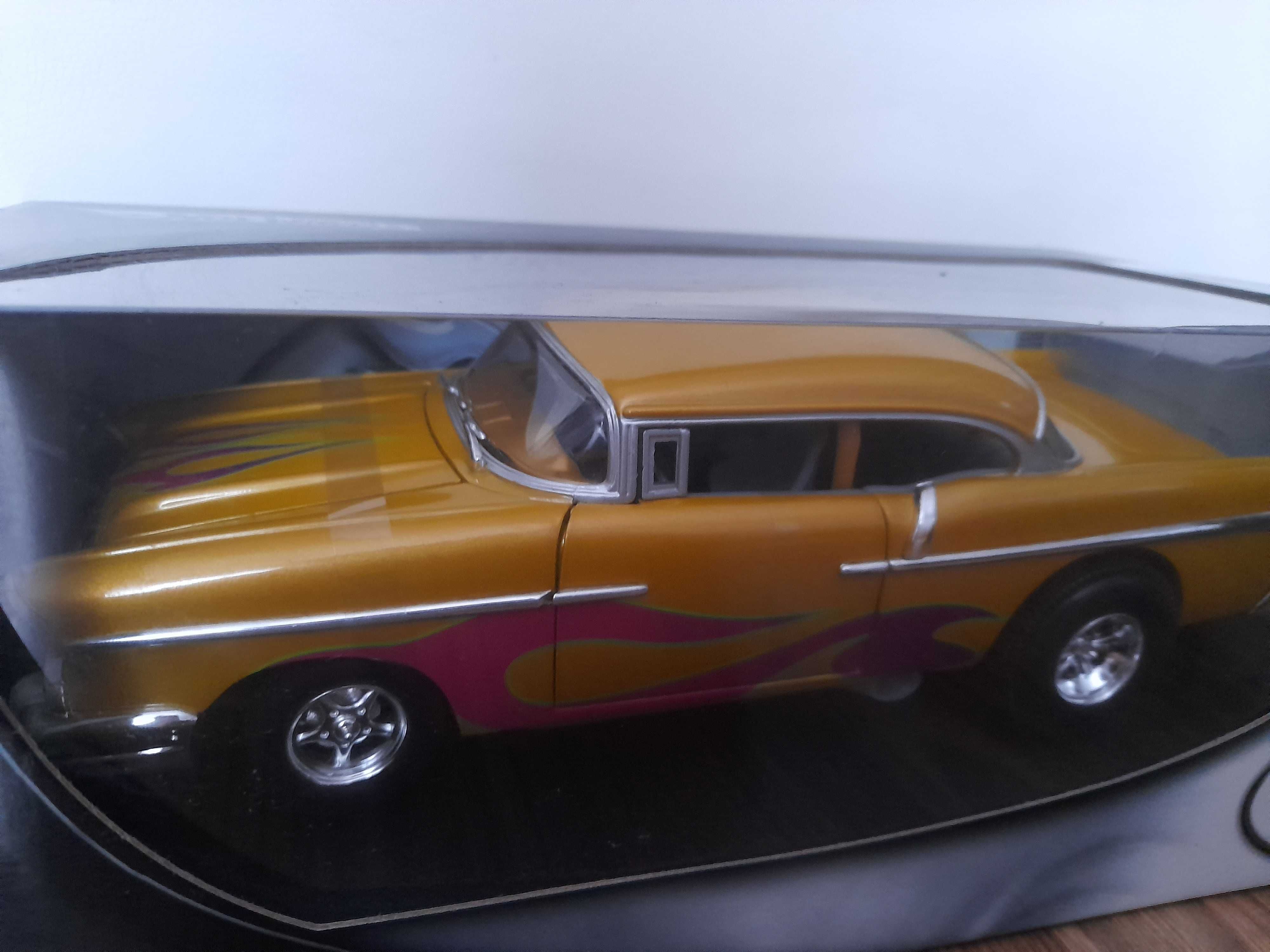 Hot Wheels  skala 1:18 CHEVY 1957