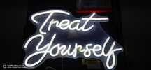 Neonowy znak świetlny LED, lampka nocna "Treat Yourself"