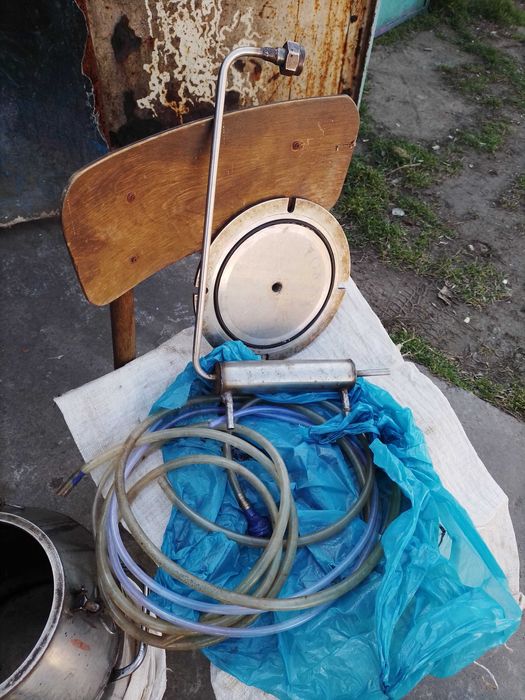 Уст-во для произ-ва дистил-ваной воды для аккум-торов и омыв-лей скла