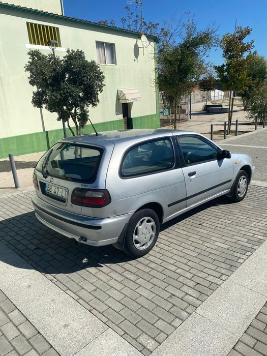 Nissan almera 2.0 disel de 99 Hatchback