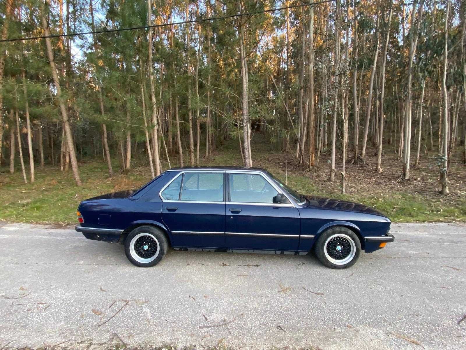 BMW E28 520i - 6 Cilindros