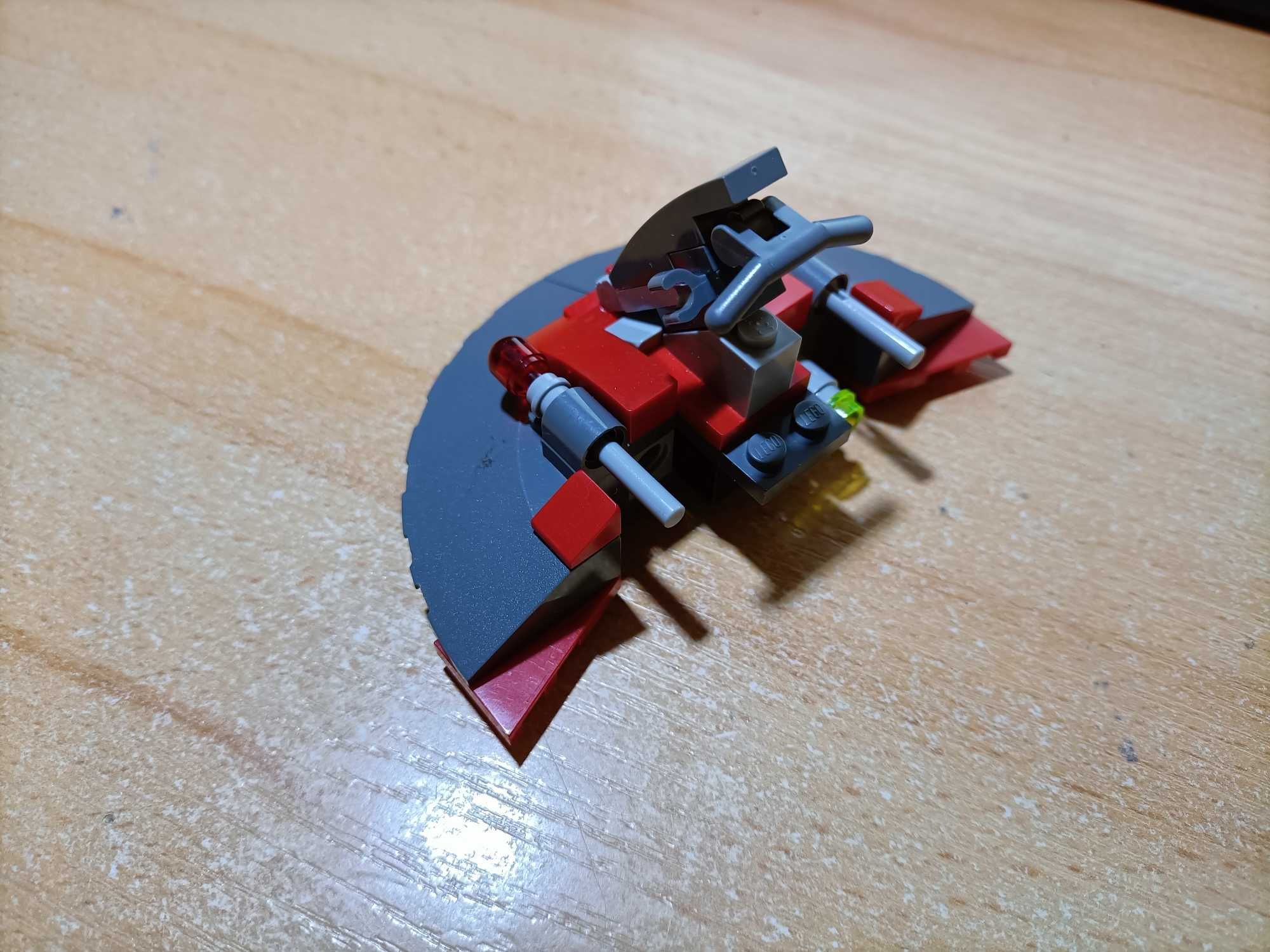 pojazd z LEGO Star Wars 75001 Republic vs Sith Troopers