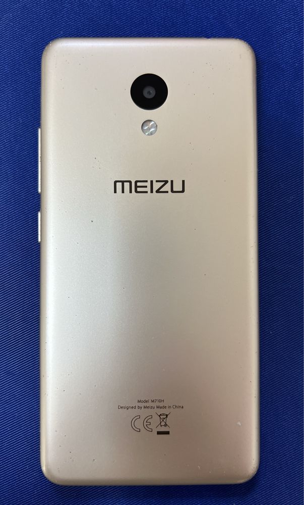 Смартфон Meizu M5c в золотому кольорі