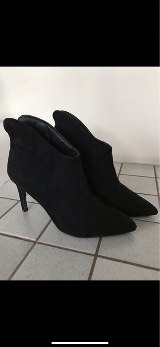 Botki na cienkim obcasie zabudowane