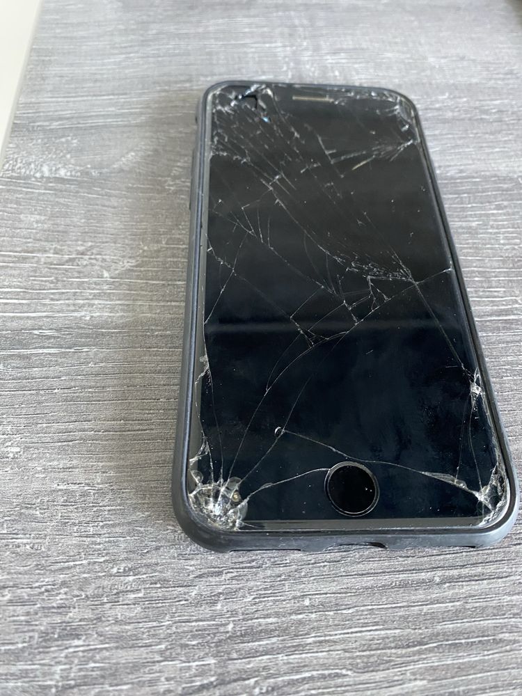 Smartfon Apple Iphone 8 64GB uszkodzona matryca