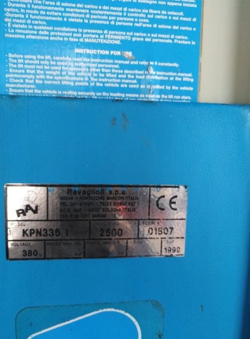 Podnosnik dwukolumnowy śrubowy