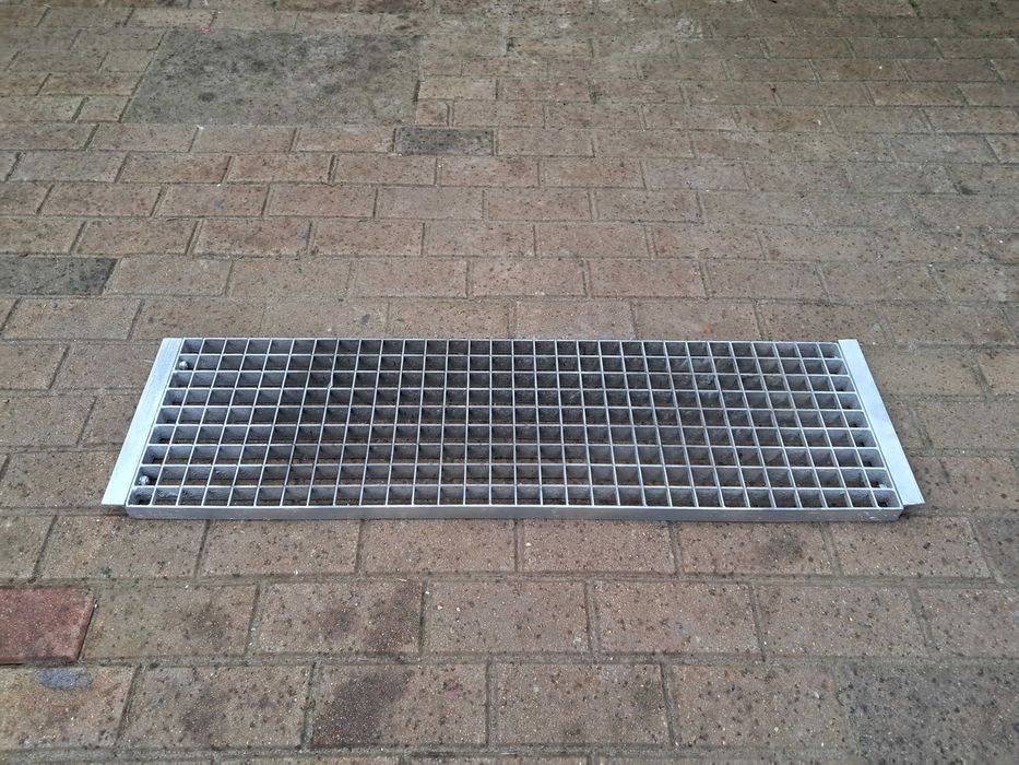 Stopnie schodowe metalowe  stopień.