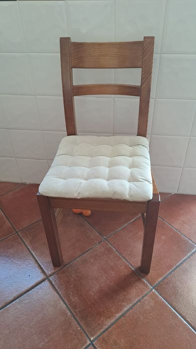 Mesa CERNE com quatro cadeiras
