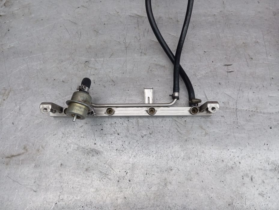 Паливна рампа з регулятором тиску палива Opel-опель